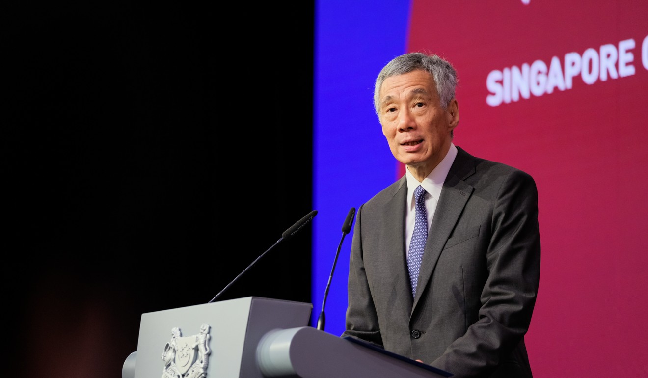 singapore prime minister lee hsien loong addresses delegates at