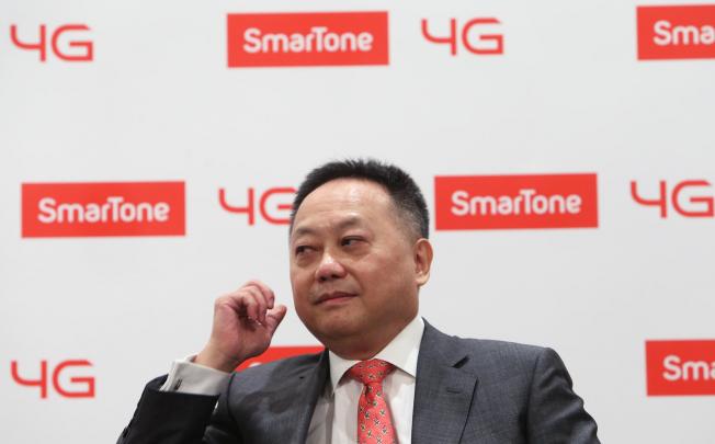 Chief executive Douglas Li launches a 4G network under SmarTone, the fifth wireless operator to offer the service. Photo: Sam Tsang