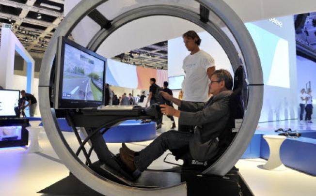 A visitor plays games at the Sony pavilion at the IFA consumer electronics fair in Berlin. Photo: Xinhua
