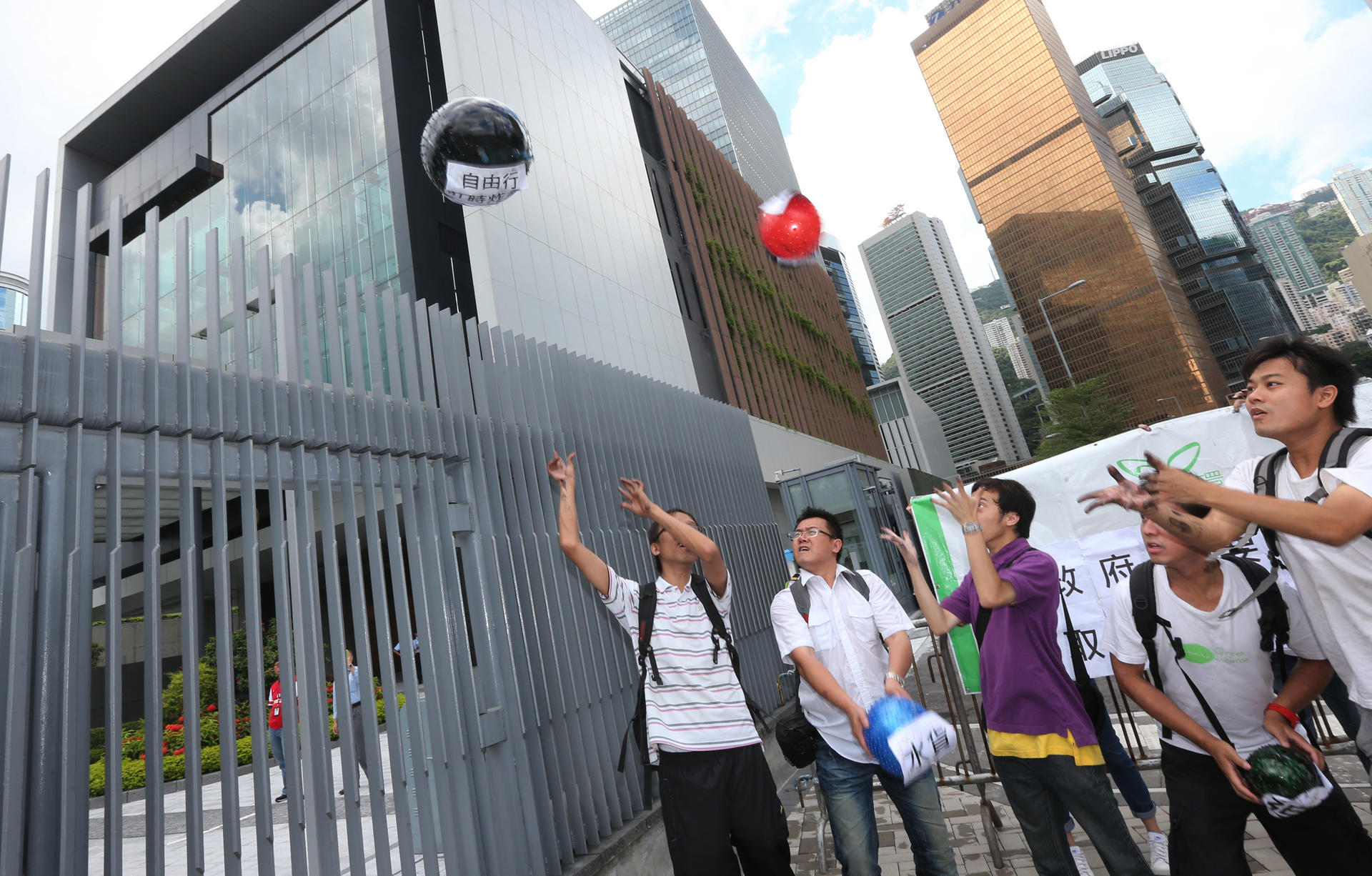 Green Sense activists release balloons outside the government offices to protest about the multi-entry permits. Photo: David Wong