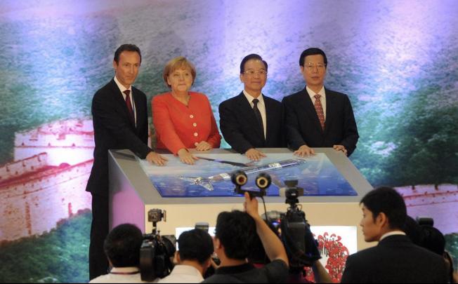 Zhang Gaoli (right) with Premier Wen Jiabao, Airbus chief Fabrice Bregier (left) and German leader Dr Angela Merkel. Photo: Reuters