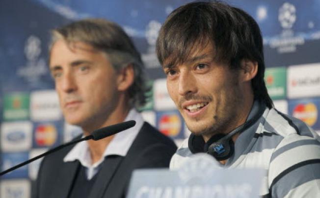 Manchester City's Italian head coach Roberto Mancini (left) and Spanish striker David Silva (right). Photo: EPA