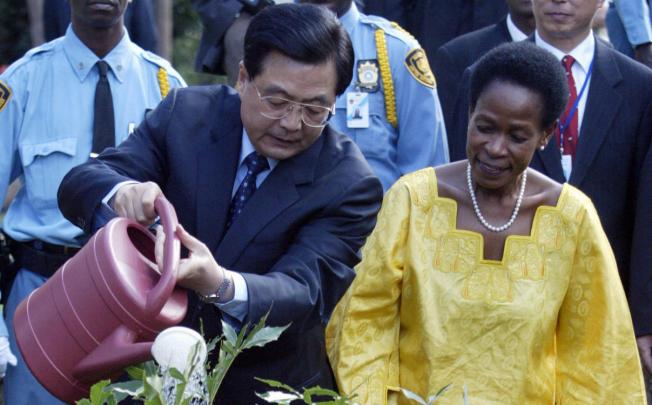 President Hu Jintao plants a tree in Nairobi, with the help of the head of the UN Habitat Programme, Anna Tibaijuka. Hu was on a two-day state visit to Kenya at the time, in April 2006. Photo: AFP