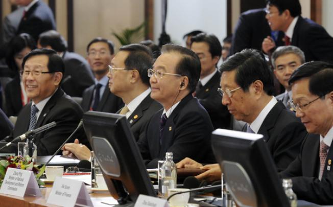 China's Prime Minister Wen Jiabao, centre, sits near China's Minister of Commerce Chen Deming, second right, and Zhou Xiaochuan, right, the Governor of the People's Bank of China during the EU-CHINA Summit in Brussels on Thursday. Photo: AFP 