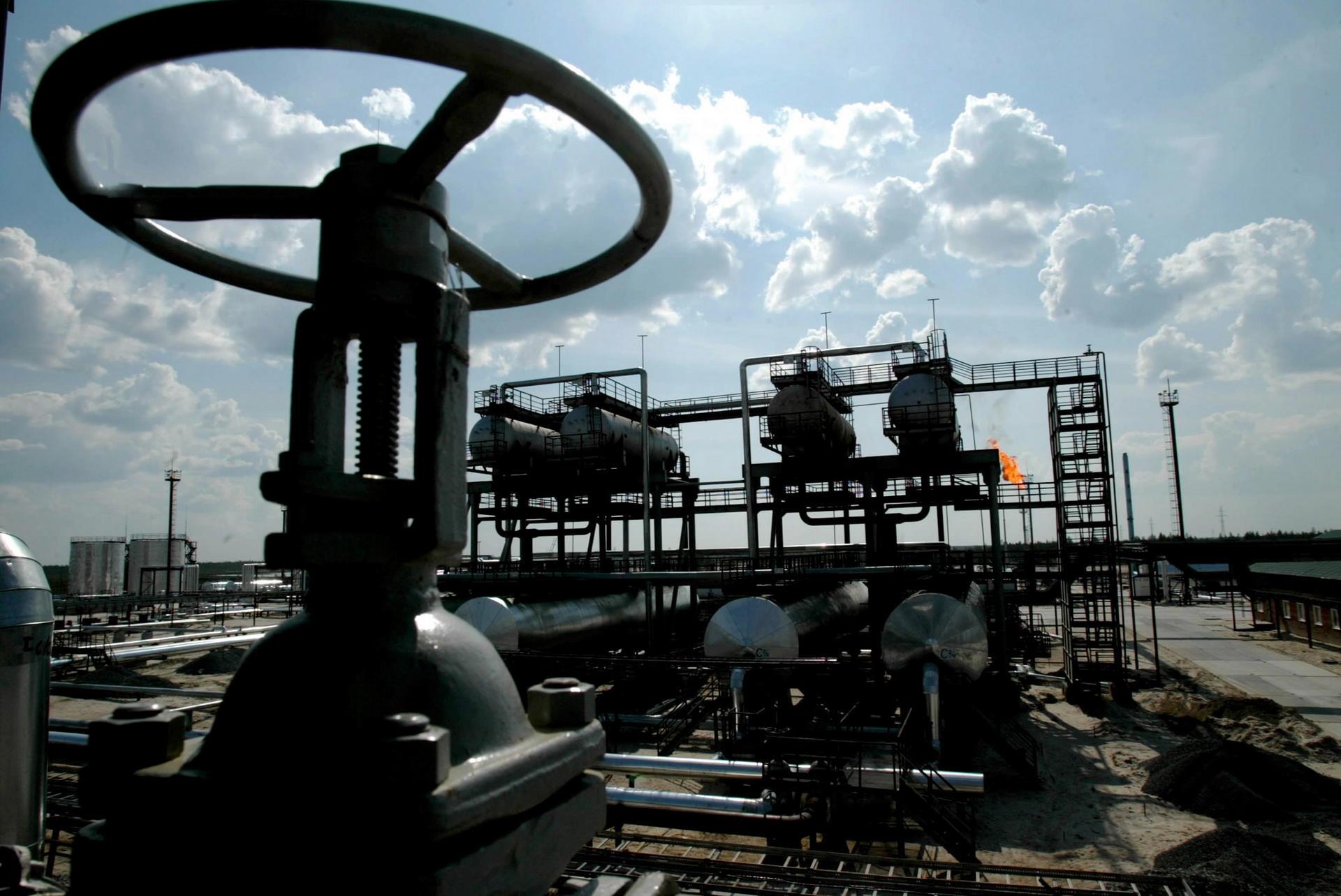 An oil facility outside Noyabrsk City in Siberia, Russia. As an oil exporter, Russia would be a smart place for investors looking to put their money into securities, according to one analyst, because the country would benefit from higher oil prices and would be minus the geopolitical risk attached to Middle East markets.Photo: Bloomberg