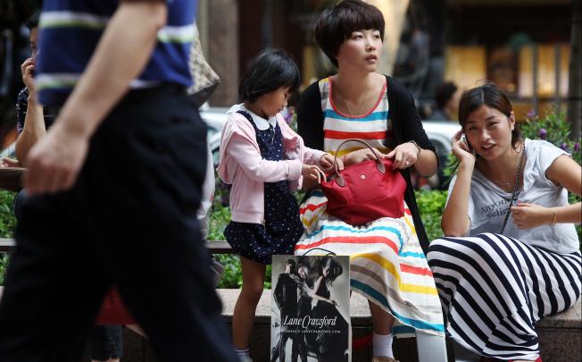 A mainland Chinese family outside Times Square, Hong Kong. Photo: SCMP