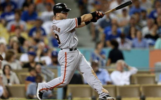  Marco Scutaro #19 of the San Francisco Giants hits an RBI single to tie the score in the eighth inning against the Los Angeles Dodgers on Monday at Dodger Stadium in Los Angeles. Photo: AFP