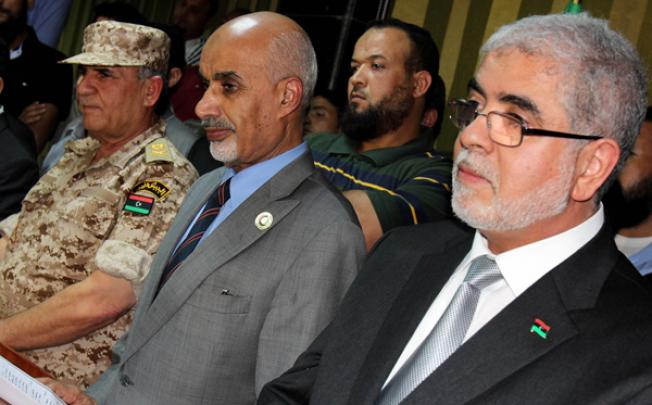 Mustafa Abushagur (right) with Mohamed al-Megaryef (centre), president of the General National Congress, and Libyan army chief of staff Yussef al-Manqush (left) at a press conference on September 23. Photo: AFP