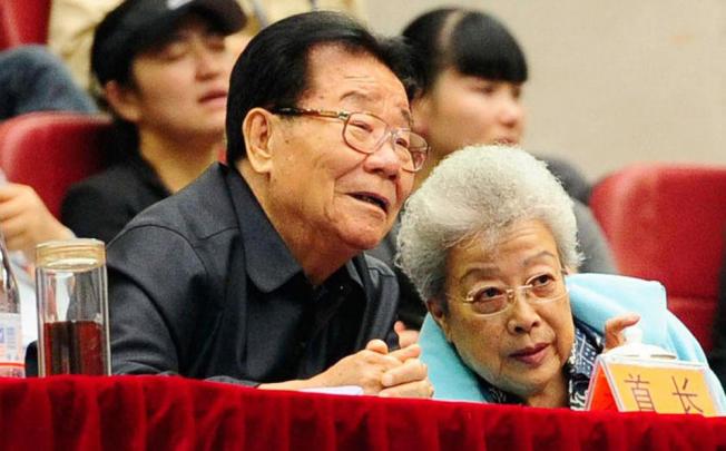Li Ruihuan (left) and Wu Yi on Sunday. Photo: SCMP