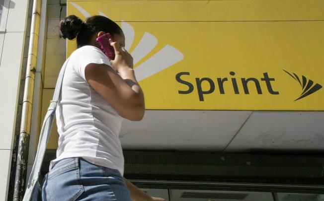 Softbank, Japan's No 3 mobile carrier, is in talks to buy a majority stake in Sprint Nextel.