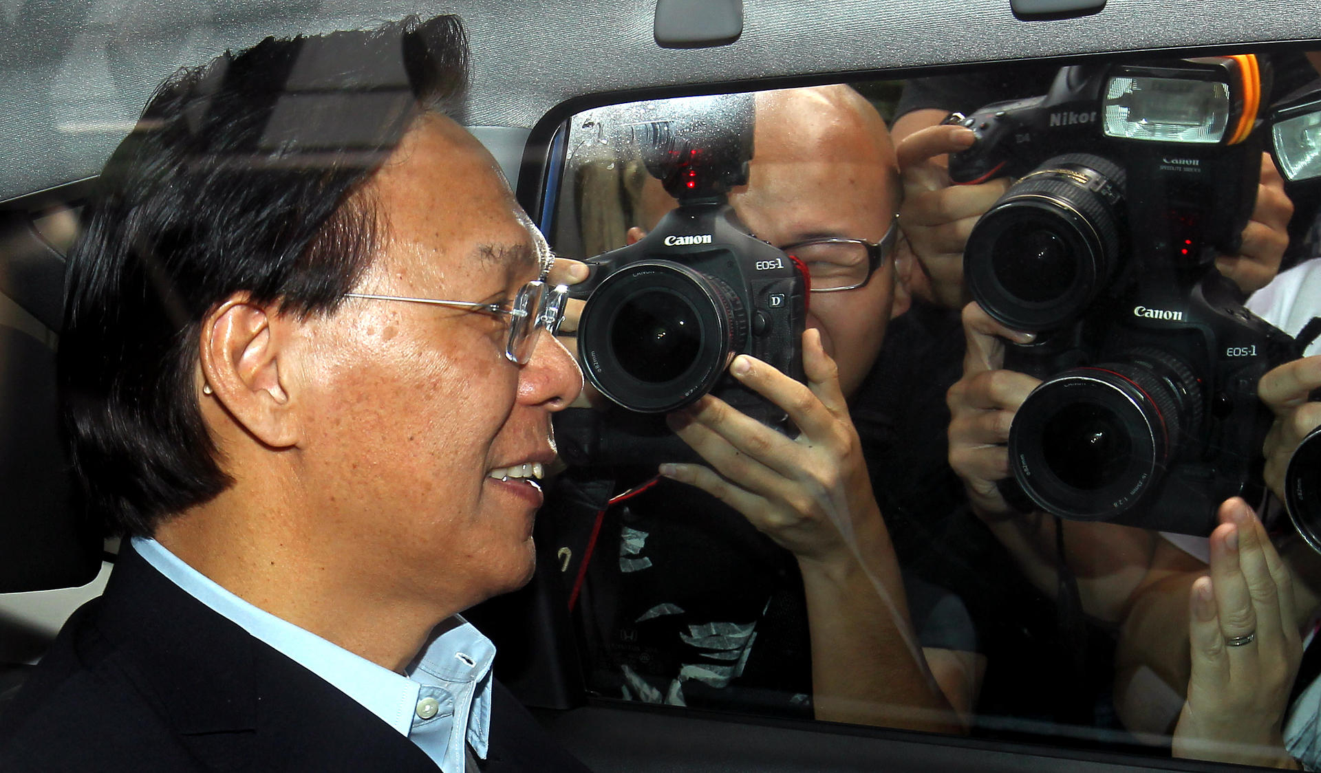 Former development chief Mak Chai-kwong reports to the ICAC before being charged over his housing allowance. Photo: Dickson Lee