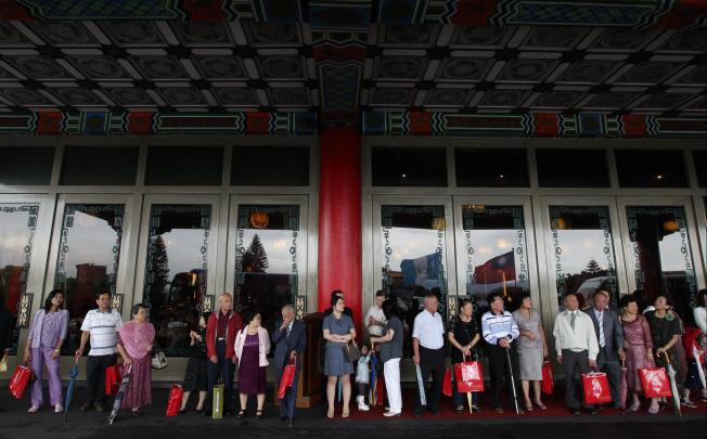 Mainlanders wait for coaches outside The Grand Hotel in Taipei. More than 4.14 million mainlanders have visited the island since Taipei allowed travel in 2008, which has added HK$56 billion to the Taiwan economy. Photo: Felix Wong