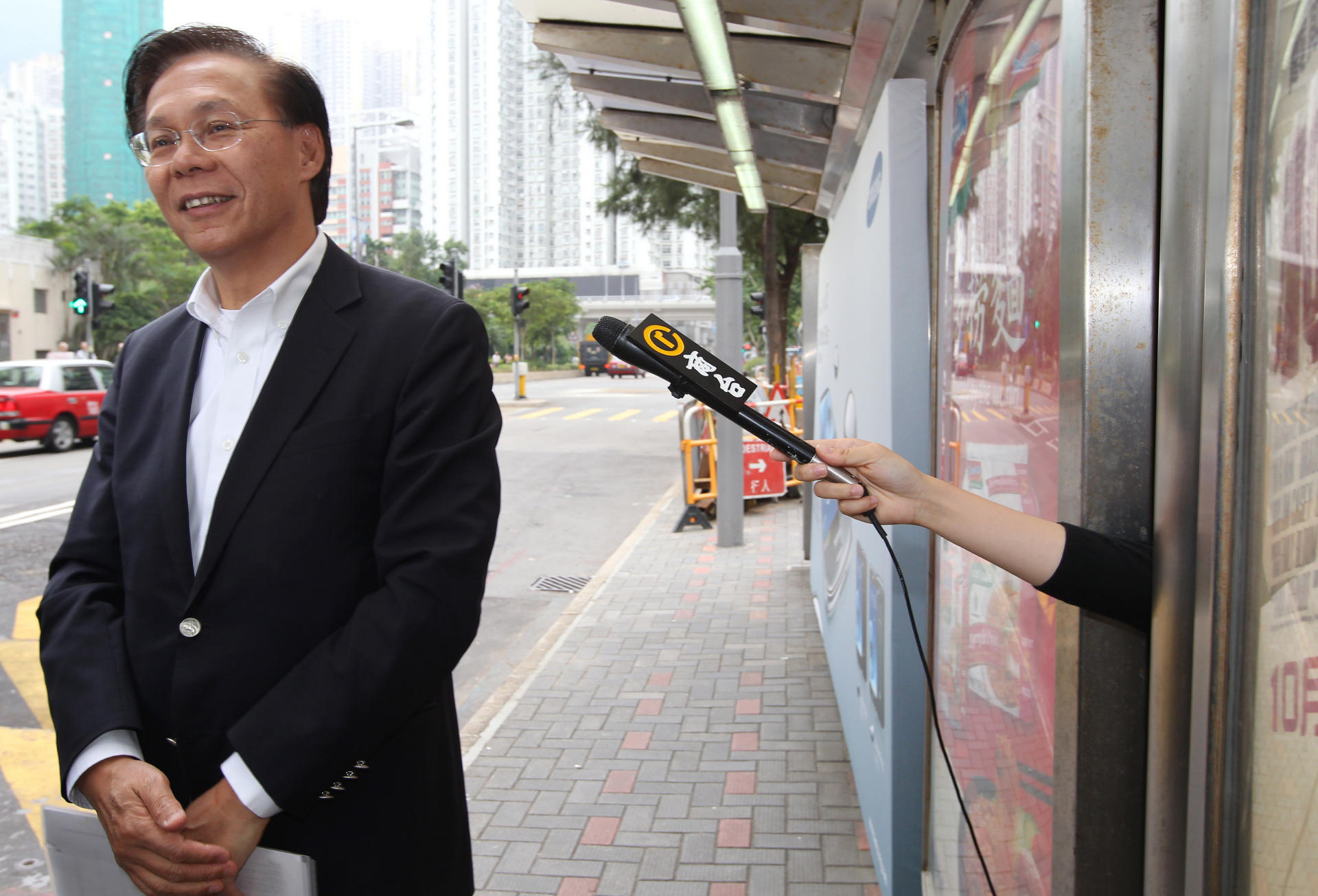 Former development secretary Mak Chai-kwong faces the media outside Eastern Court yesterday. He is accused of cheating over housing allowances. Photo: Felix Wong