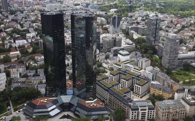 The headquarters of Germany's largest business bank, Deutsche Bank AG, in downtown Frankfurt. Photo: Reuters