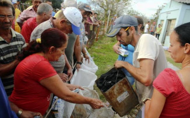 Cubans make line to receive charcoal in Antillas population, Holguin province, 750km east of Havana. Photo: AFP