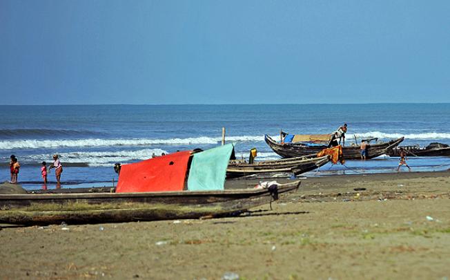 Muslim Rohingyans arrive in Myanmar's western Rakhine state from Bangladesh. Photo: AFP