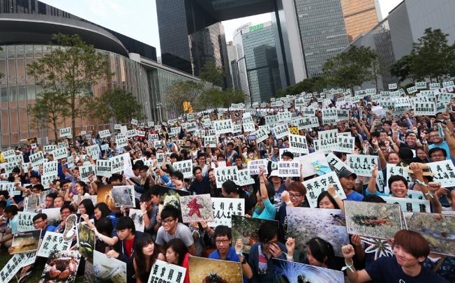 Yesterday's rally in Admiralty against officials' plan to build a beach at Lung Mei. Photo: Sam Tsang 
