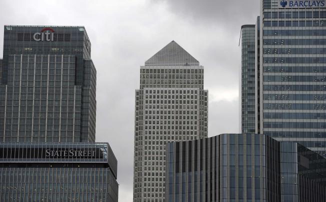 Banks and offices are seen in the Canary Wharf financial district in East London, September 22, 2011. Photo: Reuters