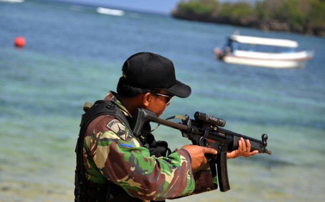 A member of Indonesia's maritime anti terror special forces takes part in an anti-terrorist drill ahead of the upcoming Bali Democracy Forum on Tuesday. Photo: AFP