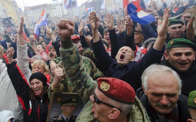 War veterans celebrate during the broadcast from the International War Crimes Tribunal as the two Croat generals freed. Photo: AP