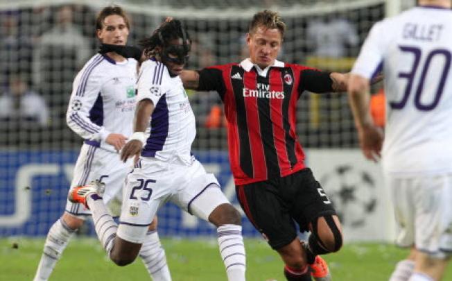 RSC Anderlecht's Dieumerci Mbokani, left, challenges AC Milan's Philippe Mexes, during the Group C Champions League soccer match, in Brussels on Wednesday. Photo: AP