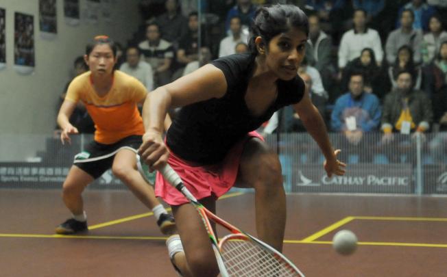 Joshana Chinappa reaches for a ball at the tin as Annie Au looks on during her shock loss. Photo: Xinhua