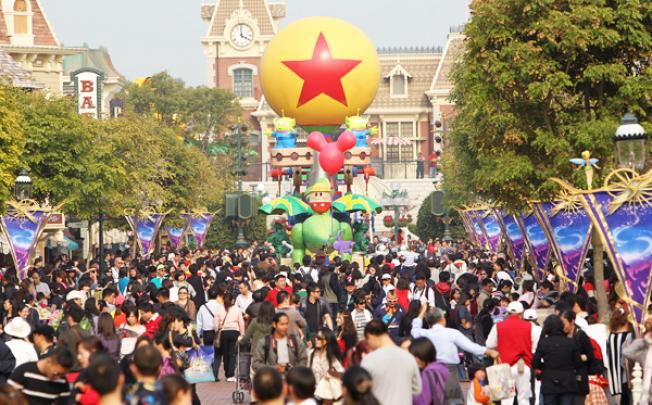 Actors perform during a parade at Hong Kong Disneyland. Photo: Dickson Lee
