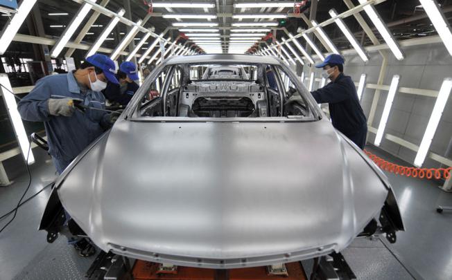 Workers on the assembly line in Geely Auto's Ningbo factory. Photo: Xinhua 