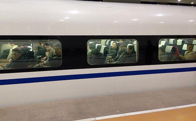 The bullet train stops in Shijiazhuang station. Photo: Simon Song