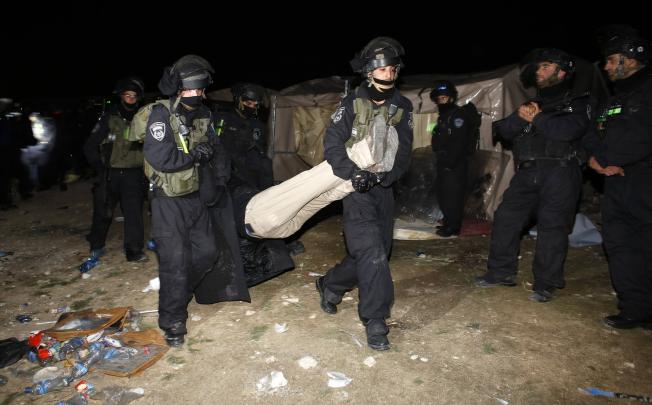 Israeli border police remove a Palestinian from an outpost of tents in an area known as E-1, near Jerusalem. Photo: Reuters