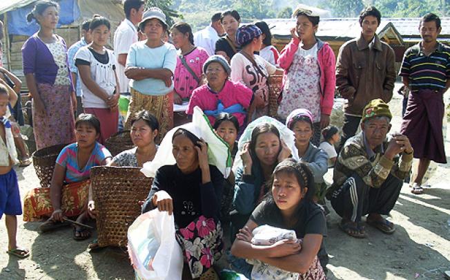 Kachin refugees wait for rations at Je Yang IDP camp, near Laiza, in northeastern Myanmar. Photo: AP