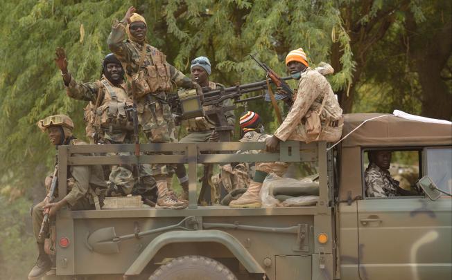 Malian soldiers patrol in a street of Diabaly (400km north of the capital Bamako). Photo: AFP