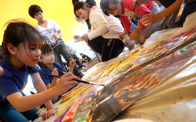 In art, children produce more "creative" pieces. Photo: David Wong