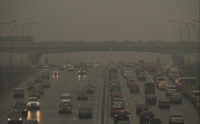 Severe pollution and haze has left Beijing choking for nearly a month. Photo: Simon Song/SCMP