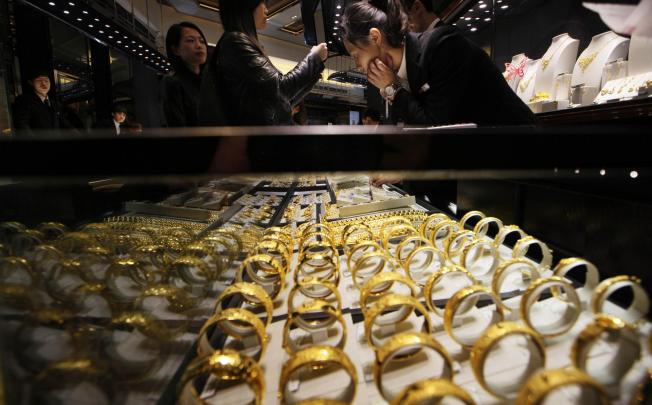 Uncertainty grows over jewellery sales in Hong Kong after Beijing bans the airing of advertisements suggesting 'gift giving' before the Lunar New Year.Photo: AP