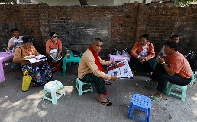 Delegates from Kachin state sit at a street after the end of National League for Democracy party's (NLD) congress in Yangon. Photo: Reuters