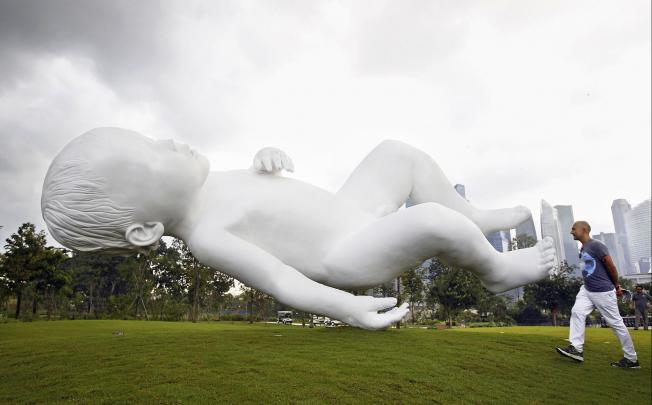 Marc Quinn with his sculpture 'Planet' at Gardens by the Bay in Singapore. Photo: Reuters