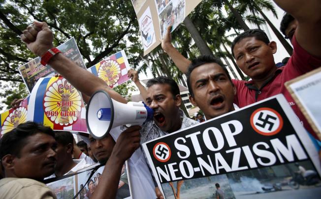 Myanmar Muslims living in Malaysia hold placards as they shout slogans during a protest against ethnic unrest between Buddhists and Muslim in Meikhtila, Myanmar. Photo: AP