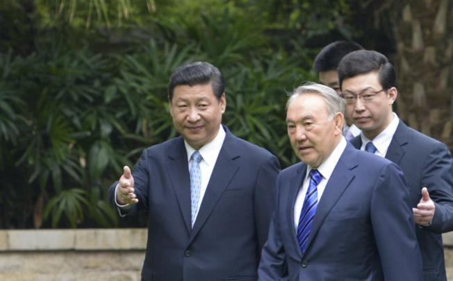President Xi Jinping welcomes Kazakh President Nursultan Nazarbayev. Photo: Xinhua