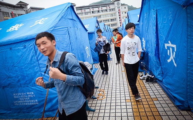 Temporary dormitories at Tianquan Middle School, Sichuan. Photo: Xinhua