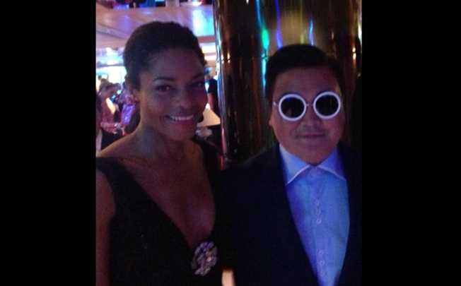 Naomie Harris and the impostor, in a photo she posted on Twitter