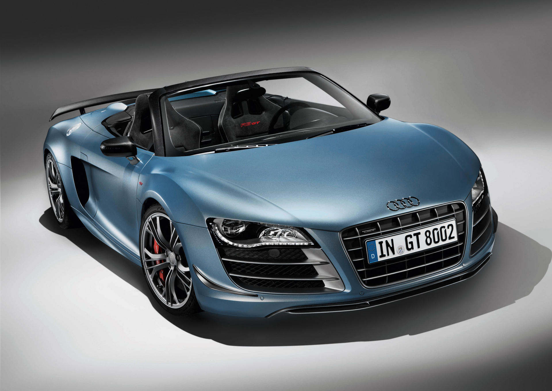 The R8 Spyder is a great looking car, despite or maybe because of its bug-like shape.