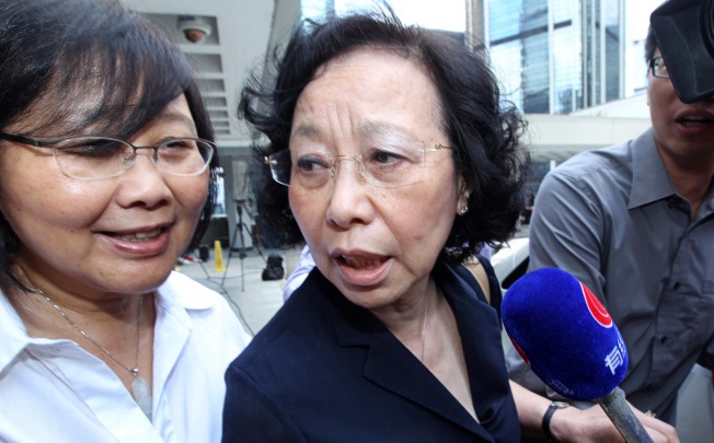 Molly Gong (right) outside court yesterday. She testified that the will was not in the language her sister would have used. Photo: K. Y. Cheng