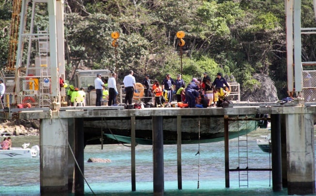 Australian authorities assist asylum seekers who survived their vessel capsizing , 65 nautical miles (around 120 km) of Christmas Island. Photo: EPA