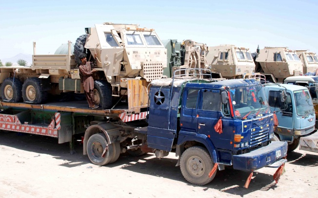 Trucks transporting NATO military vehicles cross into Pakistan near the Afghan border in Chaman, Pakistan. Photo: EPA