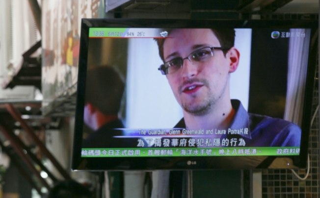A TV screen shows the news of Edward Snowden at a restaurant in Hong Kong. Photo: AP