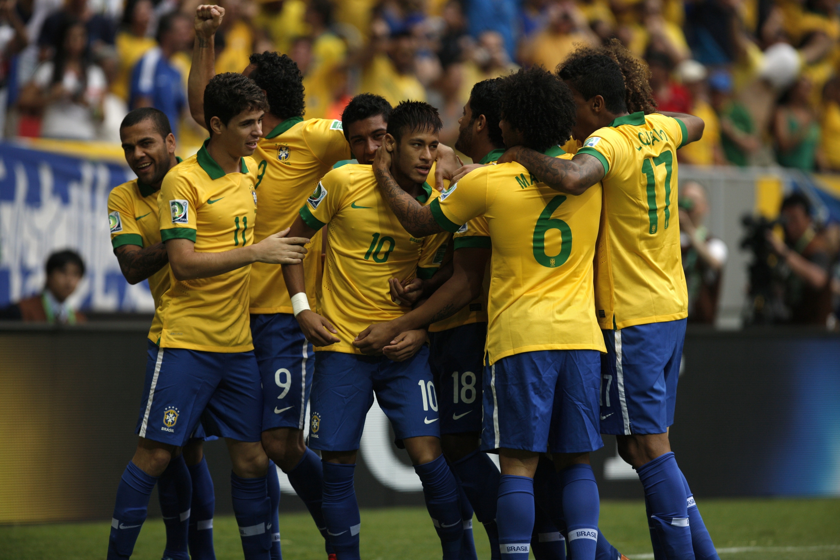 Brazil's Neymar (C) celebrates with his teammates after scoring during the FIFA's Confederations Cup Brazil 2013 match against Japan at Brasilia's National Stadium Mane Garrincha, in Brasilia, Brazil. Photo: Xinhua