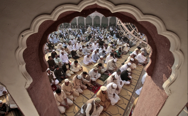 Pakistani men attend prayers in a Mosque in Peshwar, Pakistan. Photo: AP