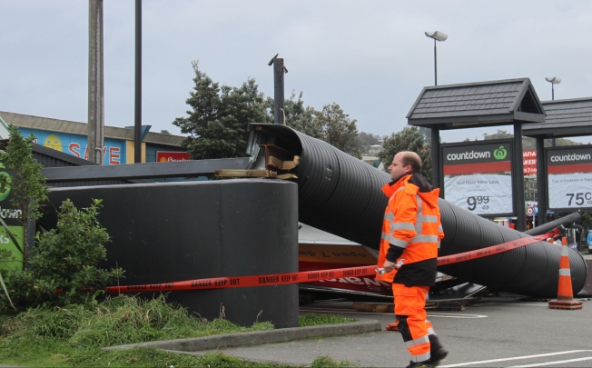 A fallen supermarket sign is seen in Wellington, New Zealand. Photo: Xinhua