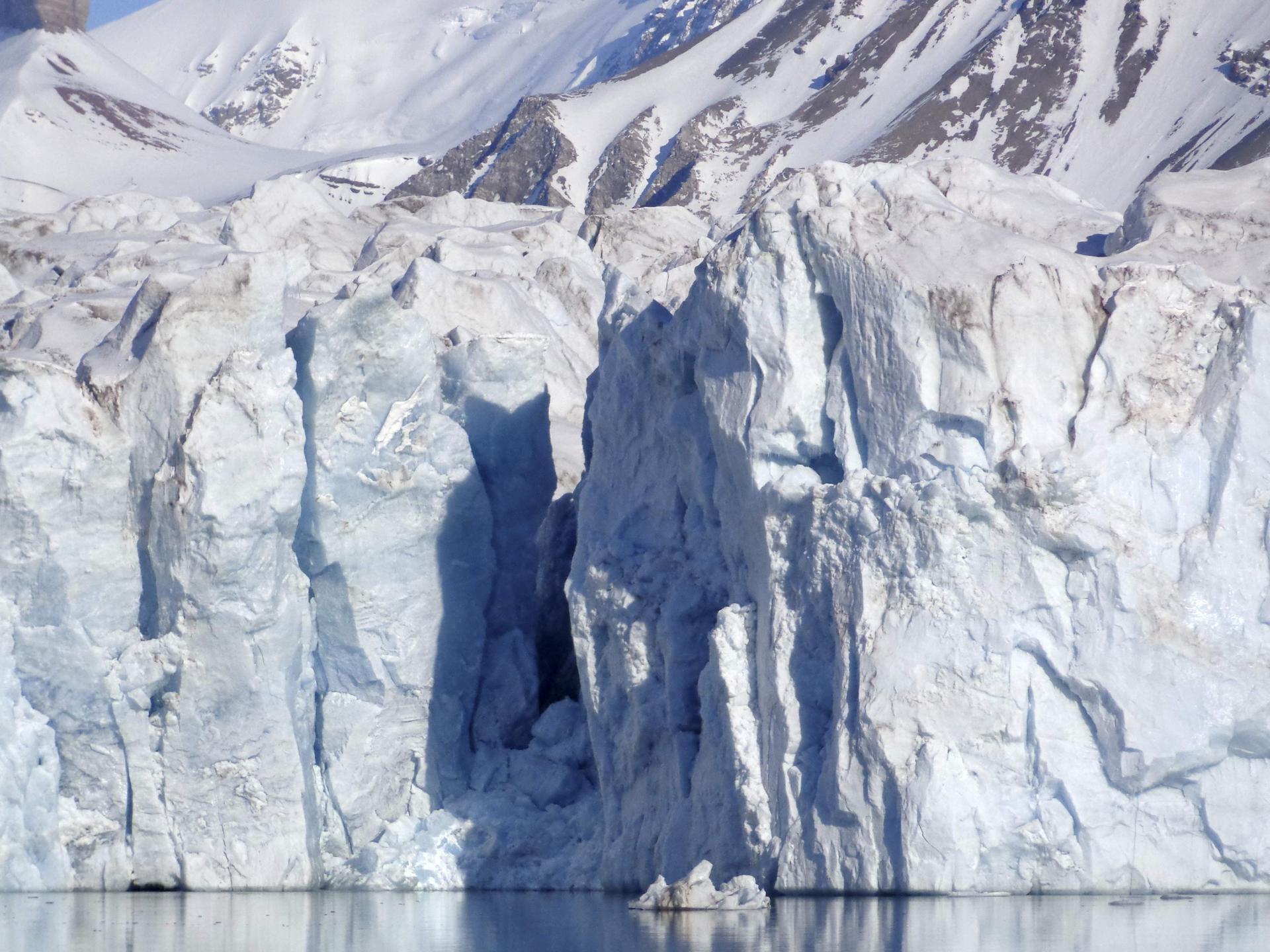 A glacier in Norway's high Arctic region, where nations - including China - are jockeying for influence over an area rich in natural resources. Photo: Reuters